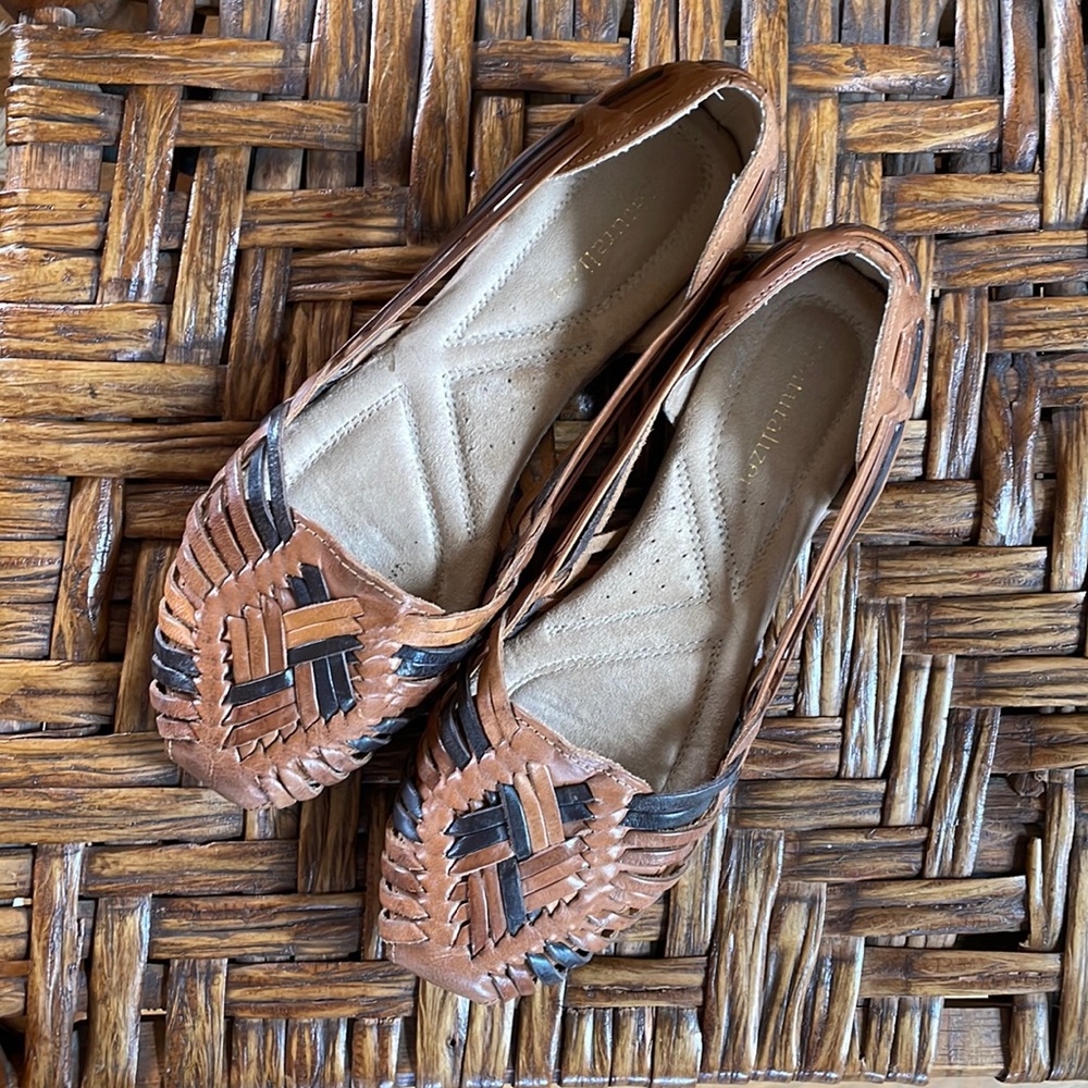 NATURALIZER HUARACHE